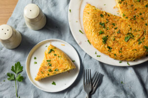 Homemade,Spaghetti,Omelette,With,Eggs,And,Parsley